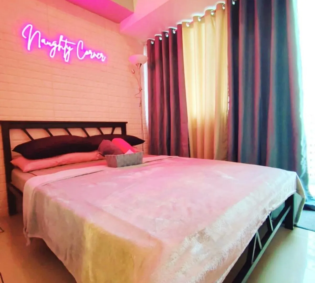 Affordable 1Br, Balcony And Wifi At Light Residence Manila Apartment